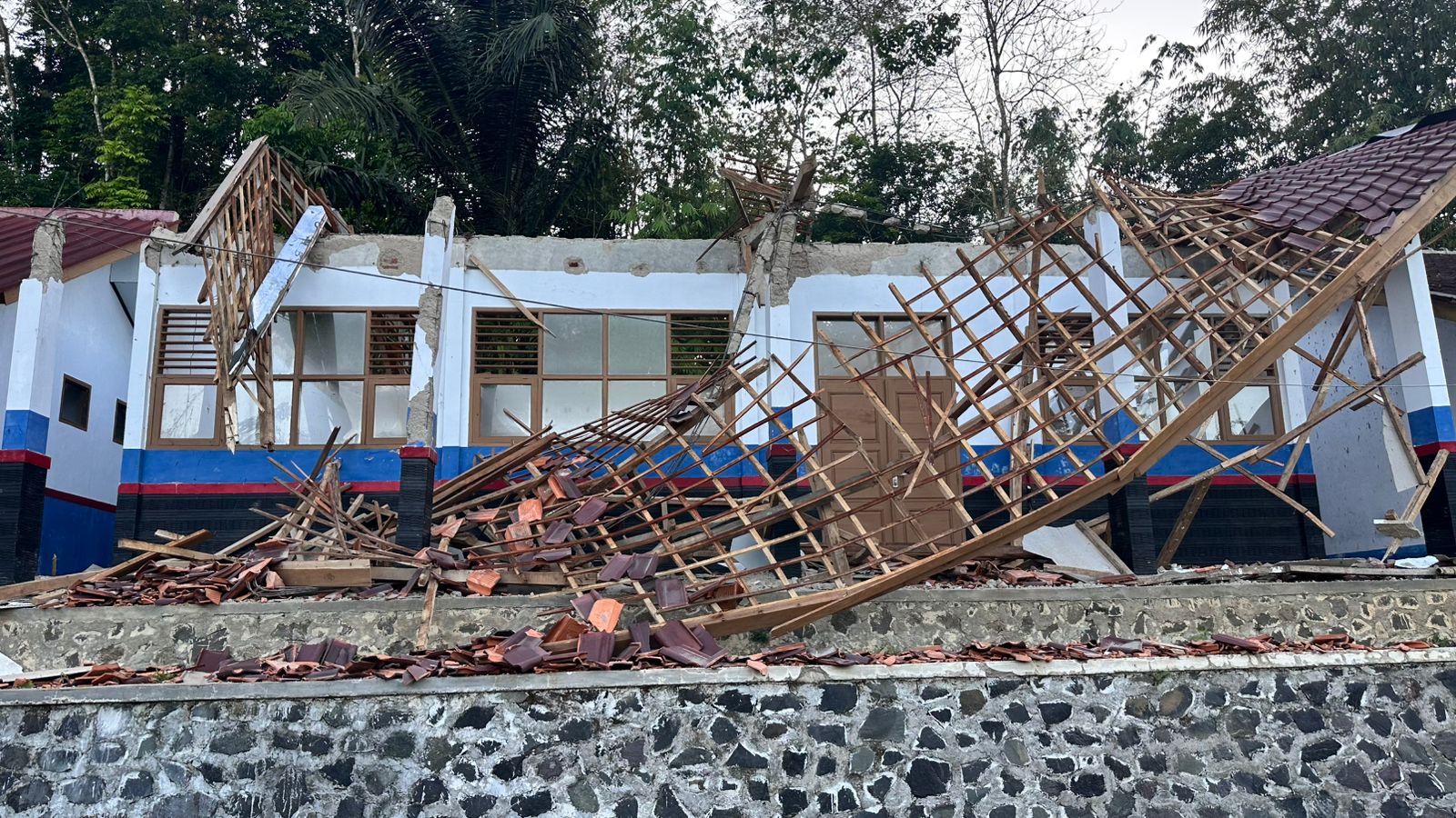 Atap Laboratorium SMPN 3 Tanggeung Ambruk, Kepala Sekolah Pastikan Tidak Ada Korban Jiwa