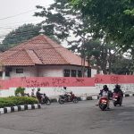 Tembok Dishub Cianjur Jadi Sarang Vandalisme dan Mabuk-Mabukan