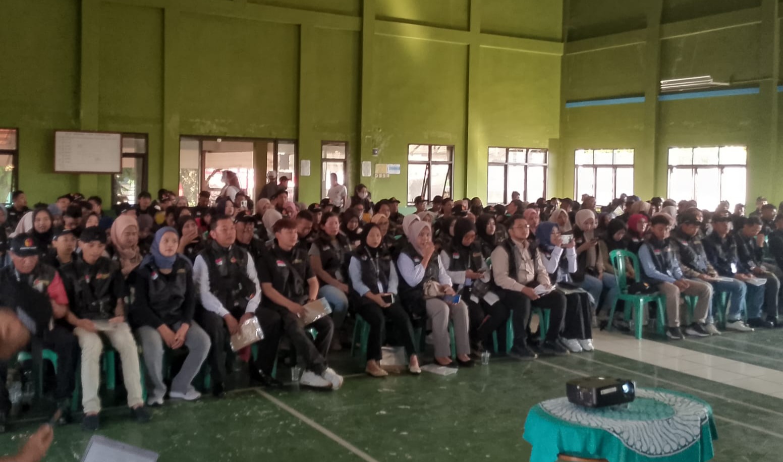 Jaga Kecurangan di TPS, Ratusan PTPS Ikuti Bimtek dari Panwaslu Karangtengah