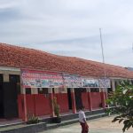 Miris, Bangunan SD Pusat Kota Cianjur Hanya di Topang Dua Bilah Bambu