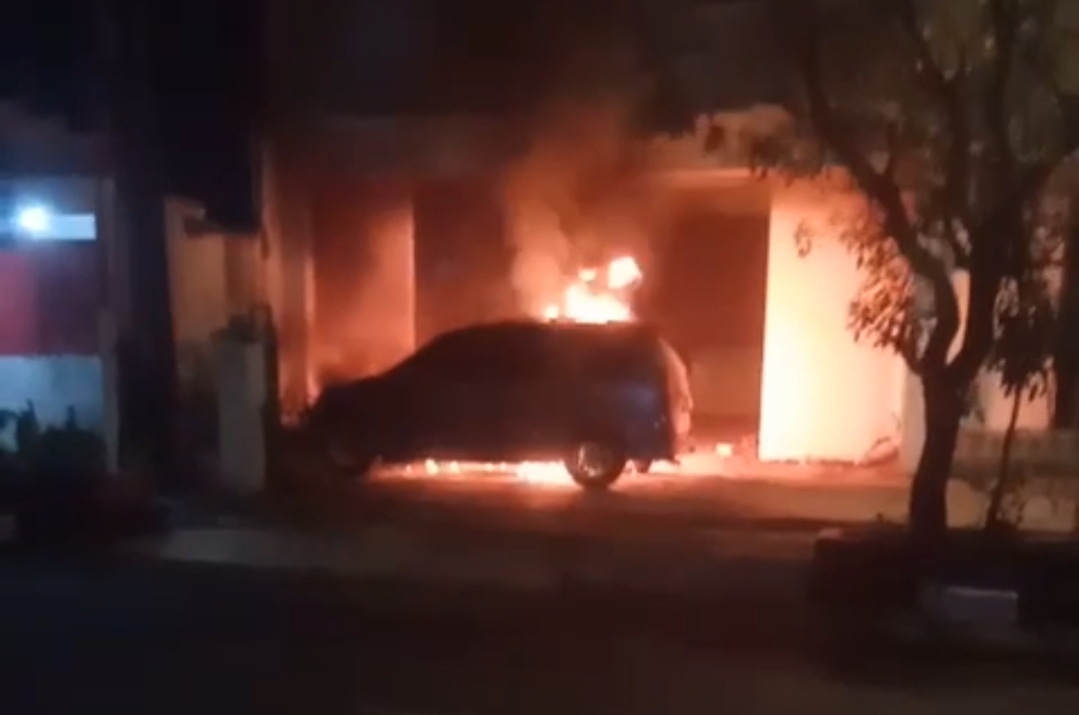 Diduga Dua Mobil Dibakar OTK di Cianjur, Polisi Selidiki CCTV dan Saksi