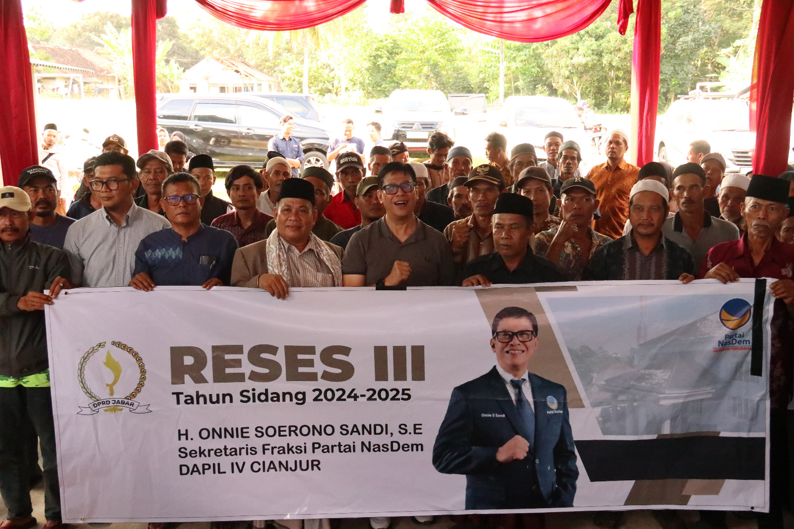 RESES III DPRD Jabar : Kang Onnie Datangi Warga Mekarlaksana Catat Sejumlah Aspirasi 