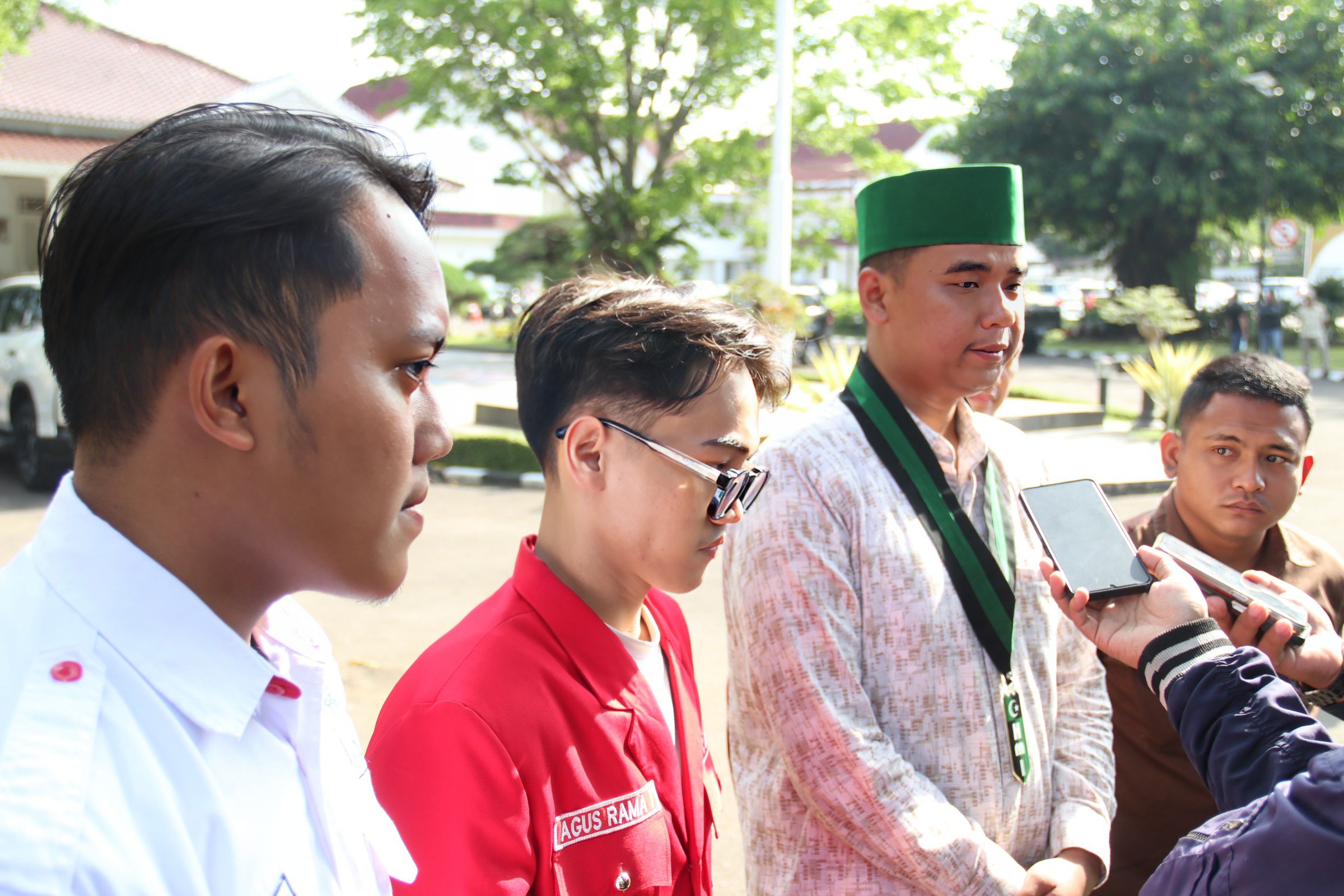 Pasca Audiensi, Bupati dan DPRD Cianjur Diserang Mosi Tidak Percaya Dari Mahasiswa