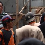 Rumah Reyot Warga Sukanagara Dibangun Ulang Komunitas Bagong Mogok