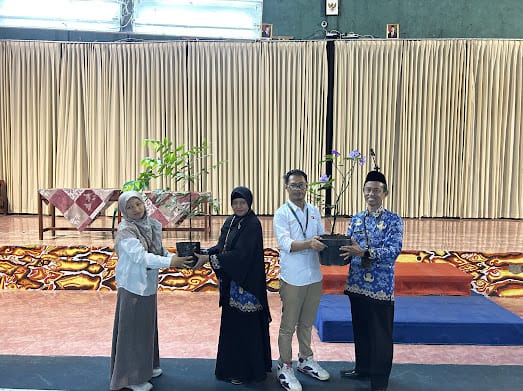 Kebun Raya Cibodas Dukung Pendidikan Hijau, Salurkan Ratusan Bibit ke SMPN 1 Cipanas