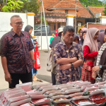 Warga Serbu Gerakan Pangan Murah di Sukaluyu Cianjur