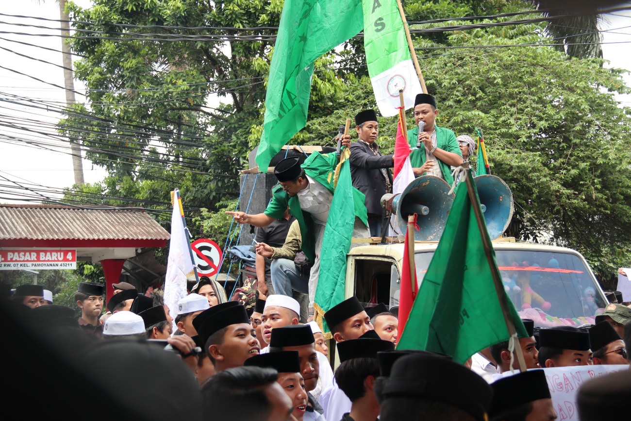 Janji Bupati dan Wakil Bupati Cianjur Tak Kunjung Terpenuhi, Ratusan Massa Ansor Geruduk Pendopo