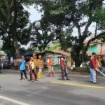 Cuaca Ekstrem Mengancam, DLH Cianjur Pangkas Pohon di Jalan Raya Bandung