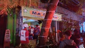 Warung Nasi Mak Titing di Lahap Si Jago Merah, Petugas Sempat Terhambat Keramaian