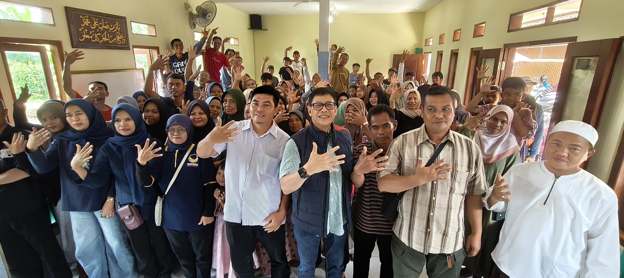 Onnie Sosialisasikan UHC di Cibiuk, Warga Cianjur Bisa Berobat Gratis Cukup Pakai KTP