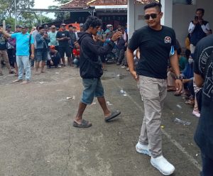 Ratusan Warga Geruduk Kantor Desa Sirnagalih, Pemerintah Bekukan Bumdesa