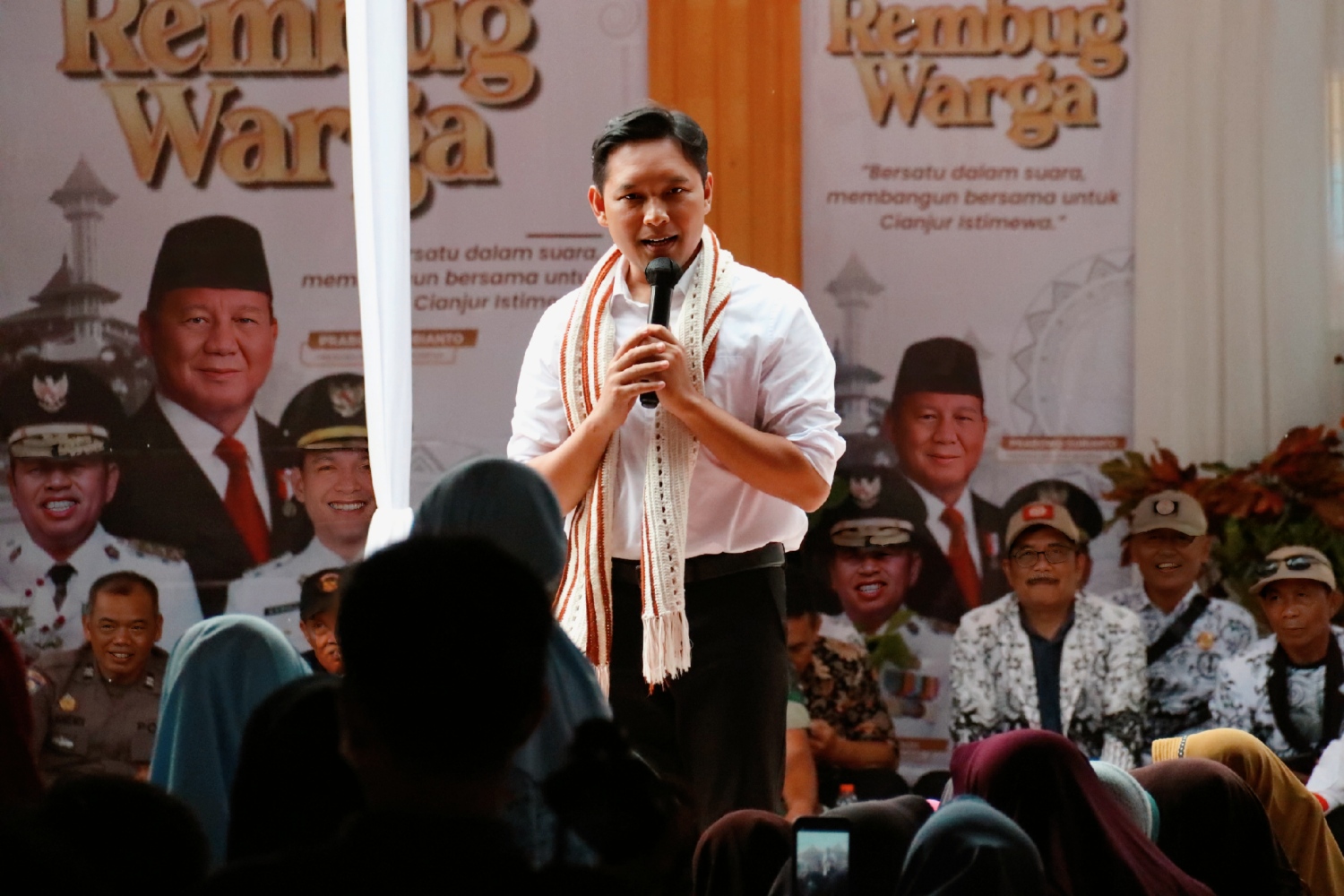 Jalan Rusak hingga Pengangguran, Warga Sukamulya Curhat ke Bupati Cianjur di Rembug Warga