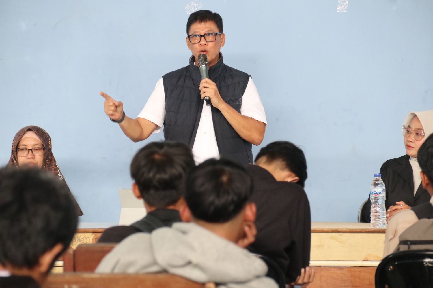 Kang Onnie Tanamkan Pendidikan Demokrasi ke Pelajar di Yapisall Cianjur