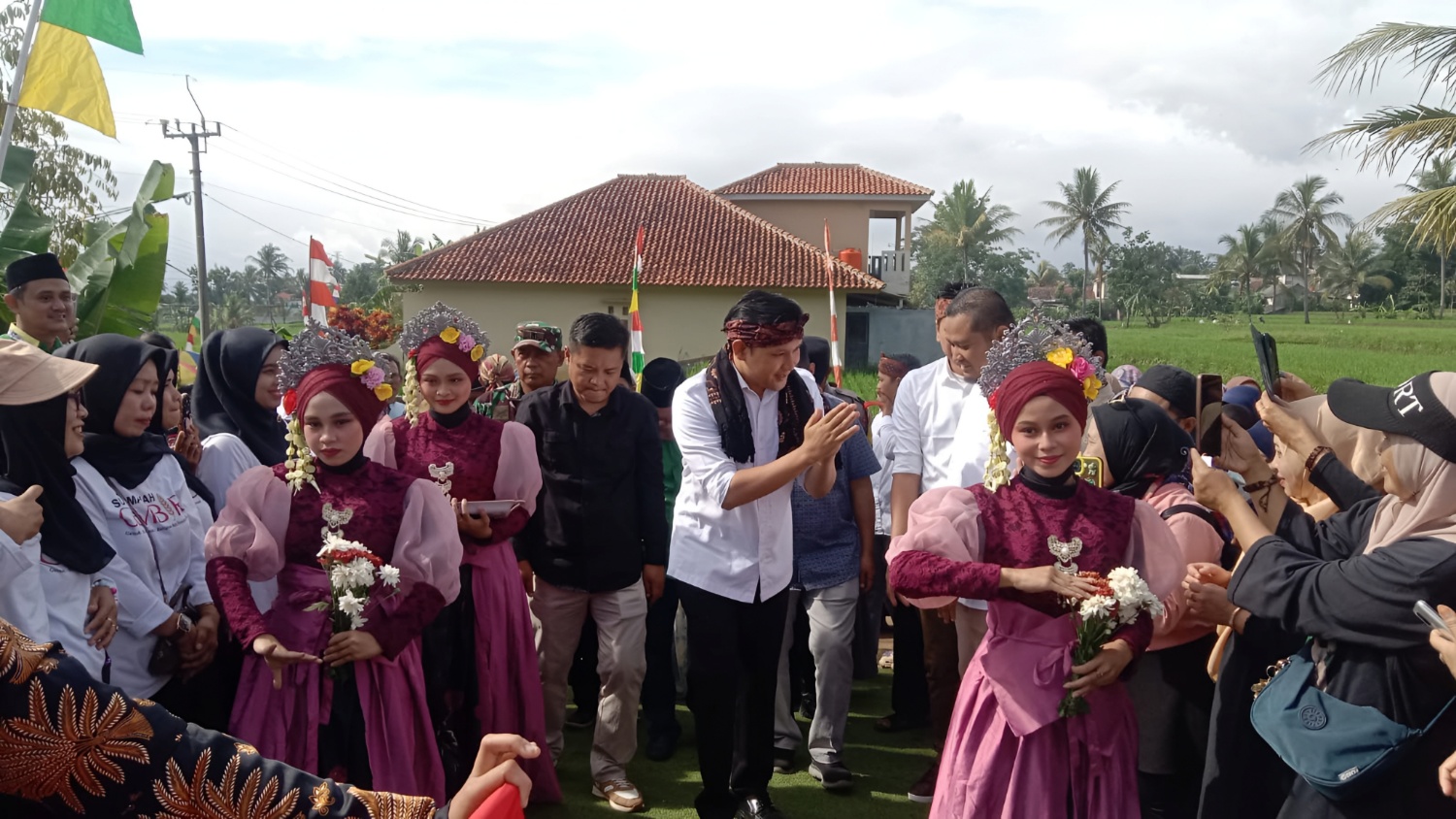 HUT ke-2 Desa Sukamanah, Bupati Cianjur Resmikan Peletakan Batu Pertama Koperasi Desa