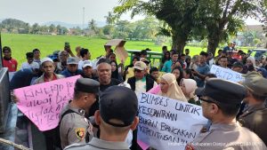 Guncangan Protes Warga, Kades Ramasari Haurwangi Berujung Mundur