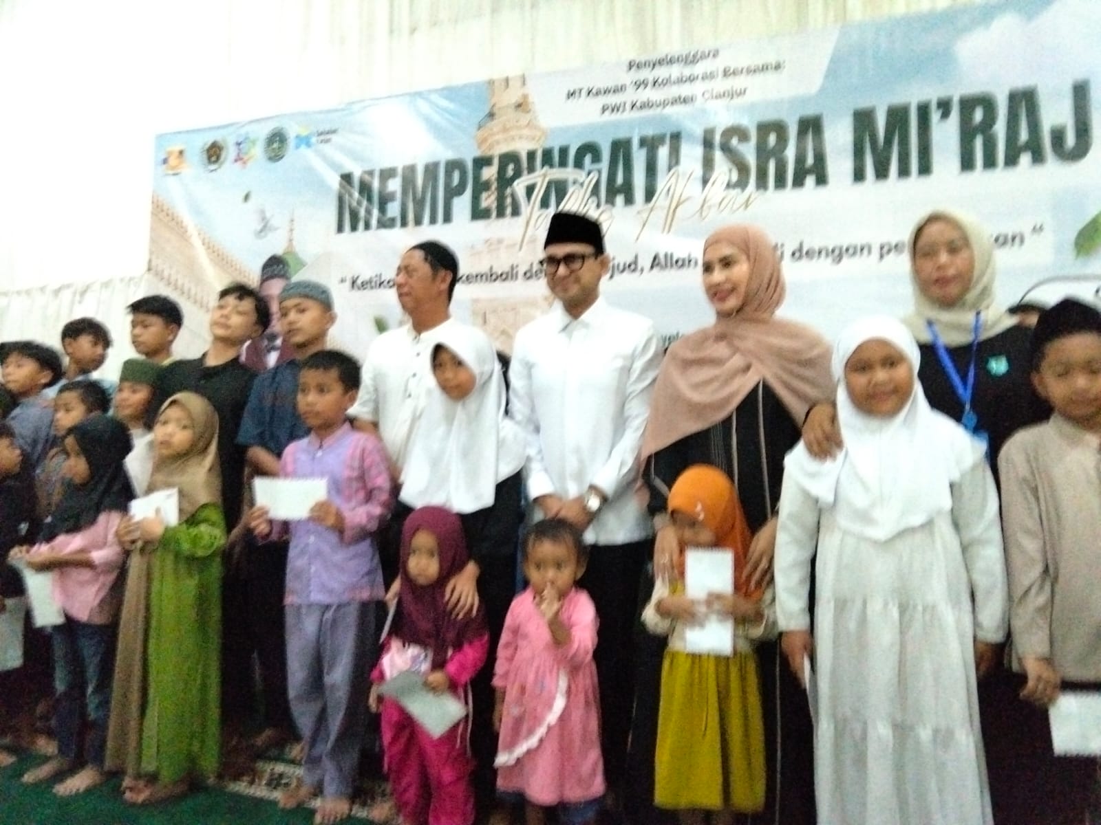 Ribuan Jemaah Hadiri Tabligh Akbar Isra Mi’raj PWI Cianjur Bersama Ustadz Maulana