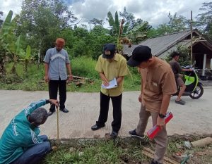 Monev Dana Desa dan Banprov Kadupandak, Camat Pastikan Realisasi Tepat Sasaran