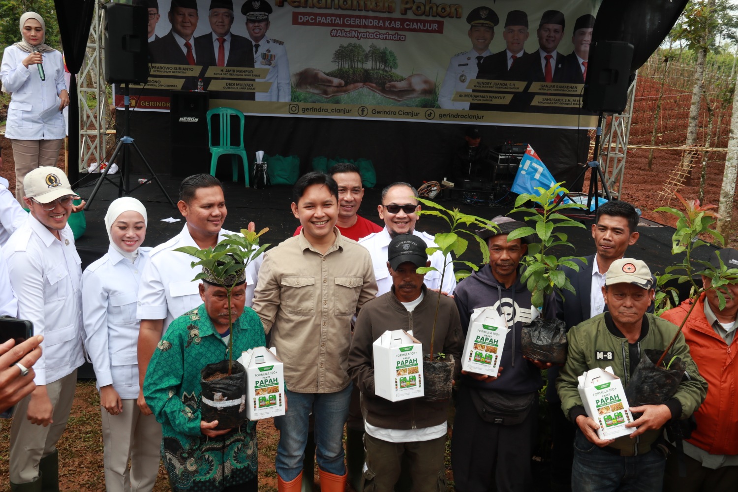 Gerindra Cianjur Tanam 1.300 Pohon di Sukanagara, Bupati : Cegah Longsor dan Perkuat Ketahanan Pangan