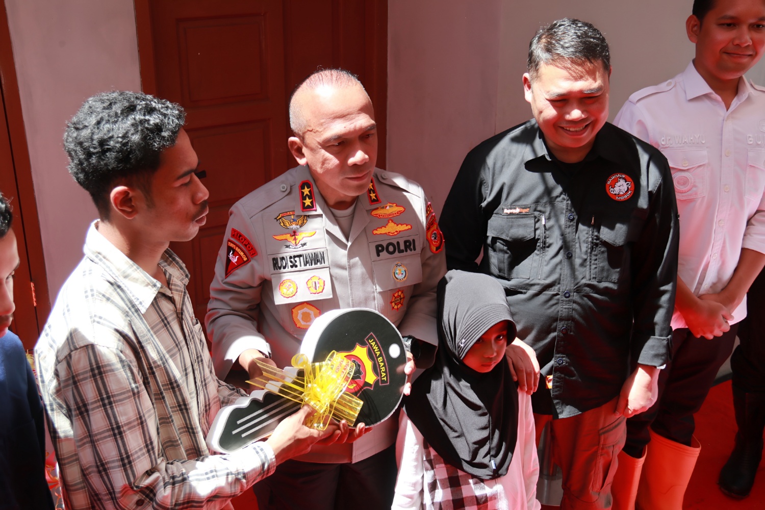 Kolaborasi Bagong Mogok dan Polri, Kapolda Jabar Resmikan Rumah Layak Huni Anak Yatim Piatu di Cianjur