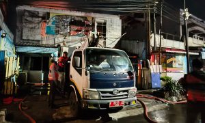 Kebakaran Toko Sanya Cianjur, Dishub Kerahkan Crane dan Personel Amankan Akses Damkar