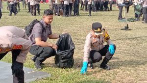 Polres Cianjur Turun Langsung Bersihkan Lingkungan, Tegaskan Aksi Nyata Instruksi Presiden