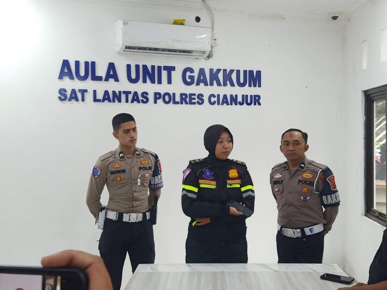 Sopir Mengantuk, Minibus Gilas Tiga Motor di Cidaun, Polisi Amankan Pelaku