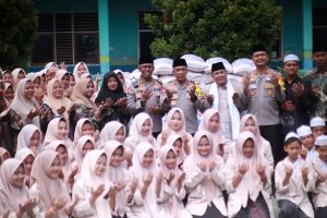 Kapolda Jabar Sambangi Pesantren di Cianjur, Salurkan Tali Asih dan Pesan Indonesia Emas 2045