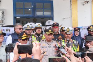 Polres Cianjur Ramp Check Bus dan Angkutan Barang, Pastikan Armada Aman Jelang Mudik Lebaran
