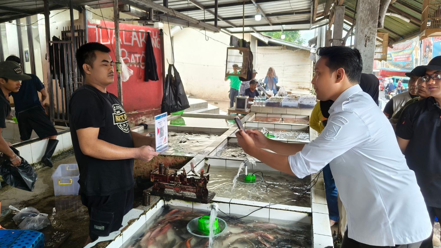 Bupati Cianjur Wajibkan ASN Belanja di Pasar Rakyat, Luncurkan ASN Bersinar dan Genjot Transaksi QRIS