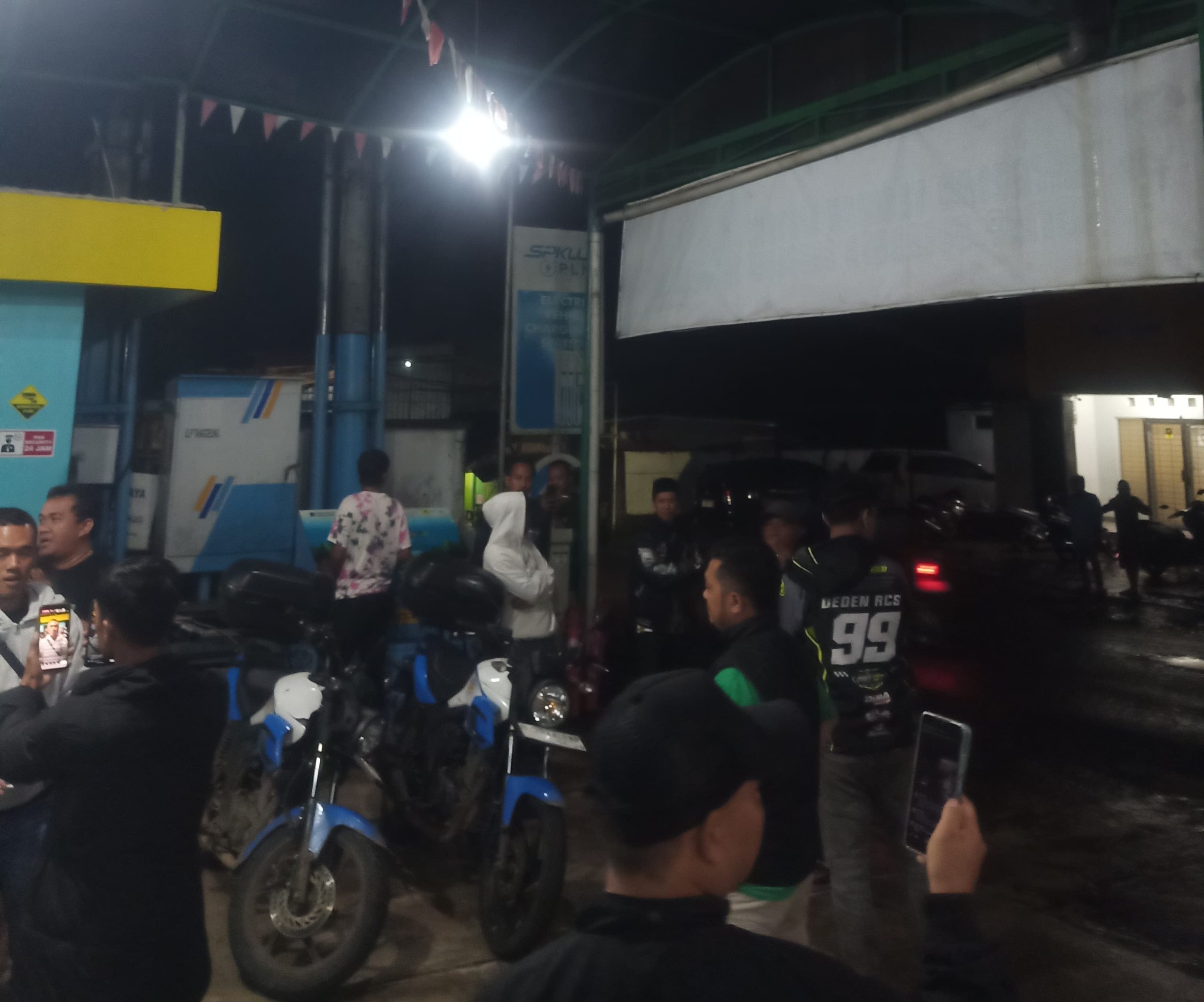 Listrik Kerap Padam Saat Ramadan, Warga Cianjur Selatan Geruduk Kantor PLN Tanggeung