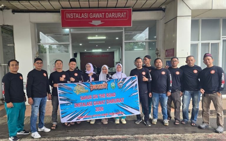 Aksi Ramadan Tim IGD RSUD Sayang Cianjur: Bagikan 200 Takjil dan Sahur untuk Pasien serta Keluarga