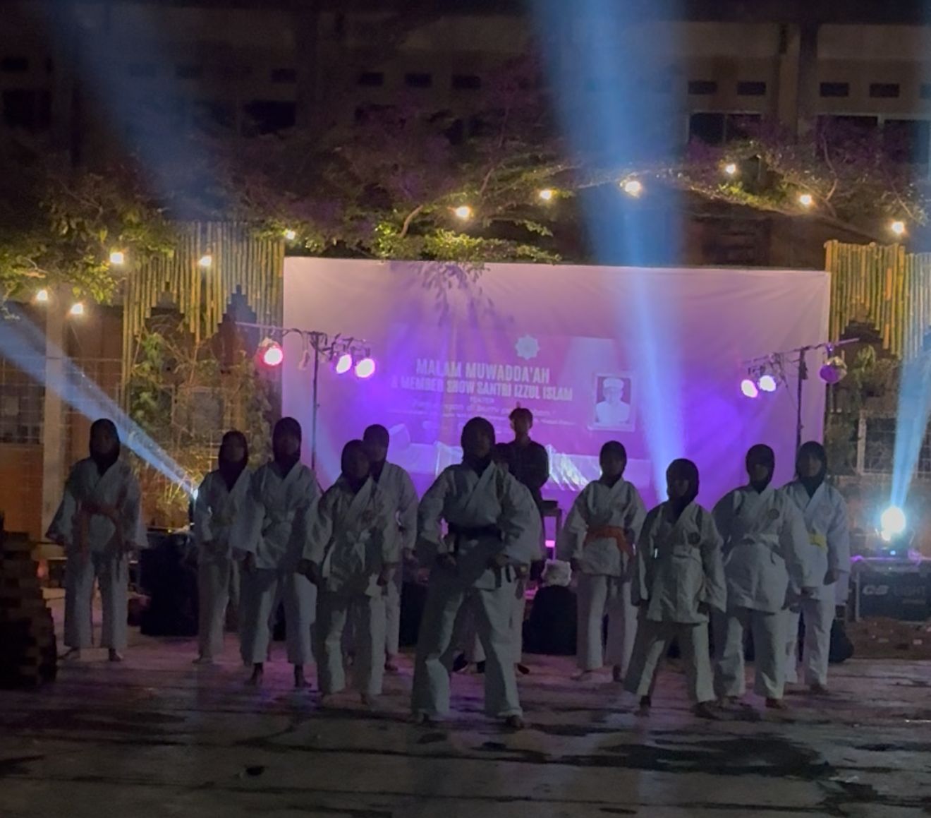 Santri Izzul Islam Gelar Member Show, Teater Perjuangan KH Moh Wawan Ridwan Pukau Penonton