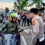 Berkah Ramadan, Polres Cianjur dan Mahasiswa Berbagi Takjil Gratis, Perkuat Sinergi Jaga Kamtibmas