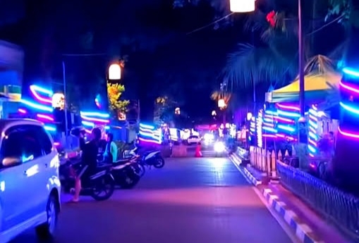 Lampu Hias Pohon di Cianjur Disorot Warga karena Silau, Bupati: Lebih Baik Terang daripada Gelap