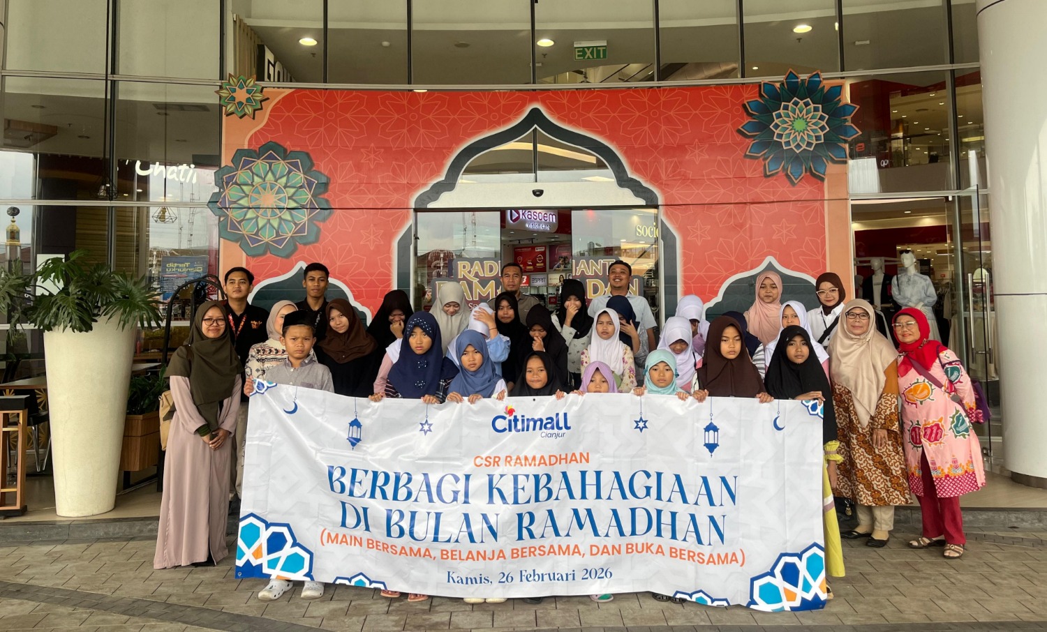 Awali Bulan Ramadhan, Citimall Cianjur Ajak 25 Anak Yatim Belanja dan Buka Puasa Bersama
