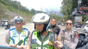 Lonjakan Kendaraan Tak Terbendung, One Way Puncak Diberlakukan Sejak Pagi di Puncak