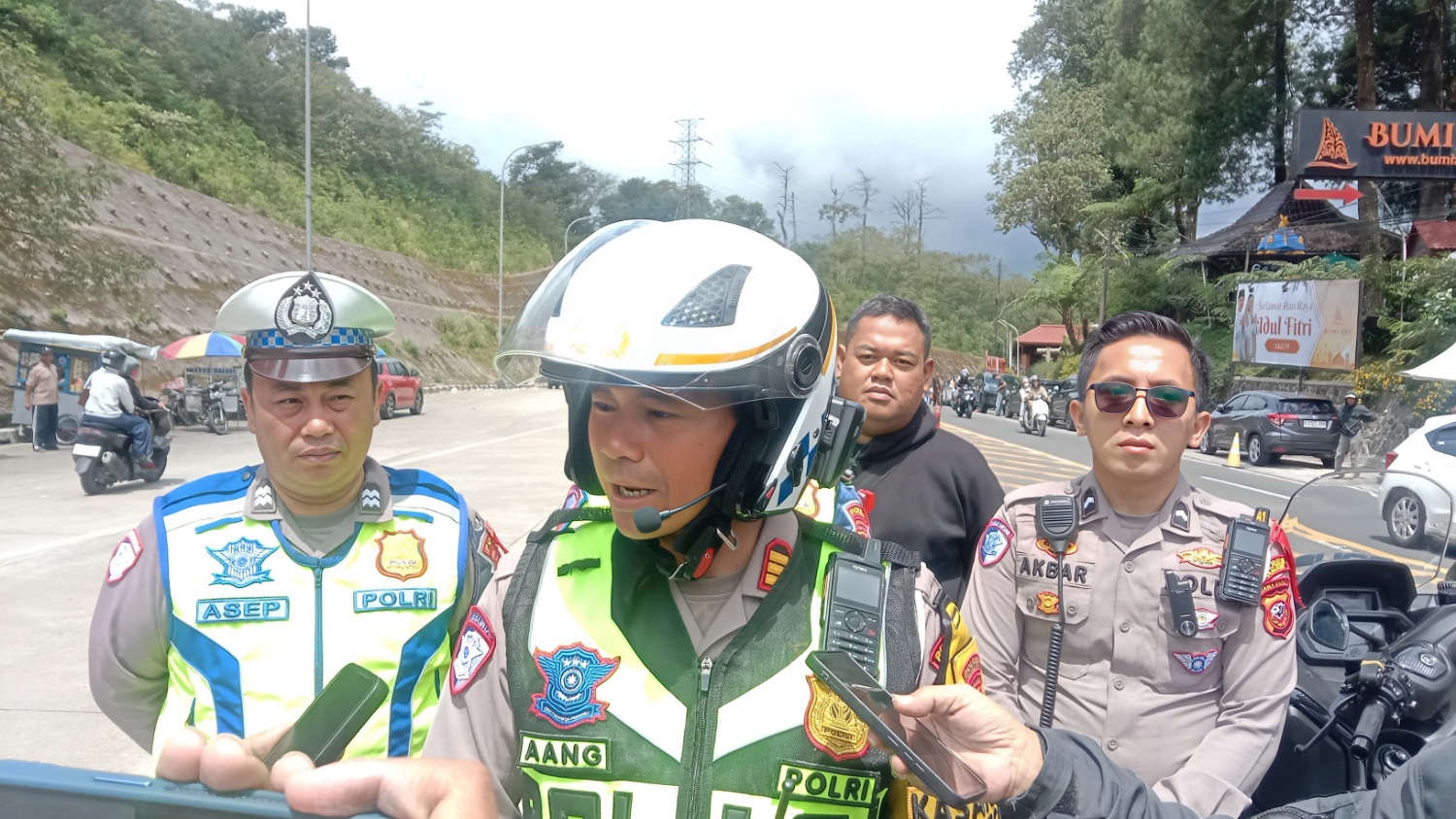 Lonjakan Kendaraan Tak Terbendung, One Way Puncak Diberlakukan Sejak Pagi di Puncak