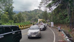 H+3 Lebaran, Arus Cianjur – Puncak Dikuasai Wisatawan, One Way Picu Antrean 5 Km