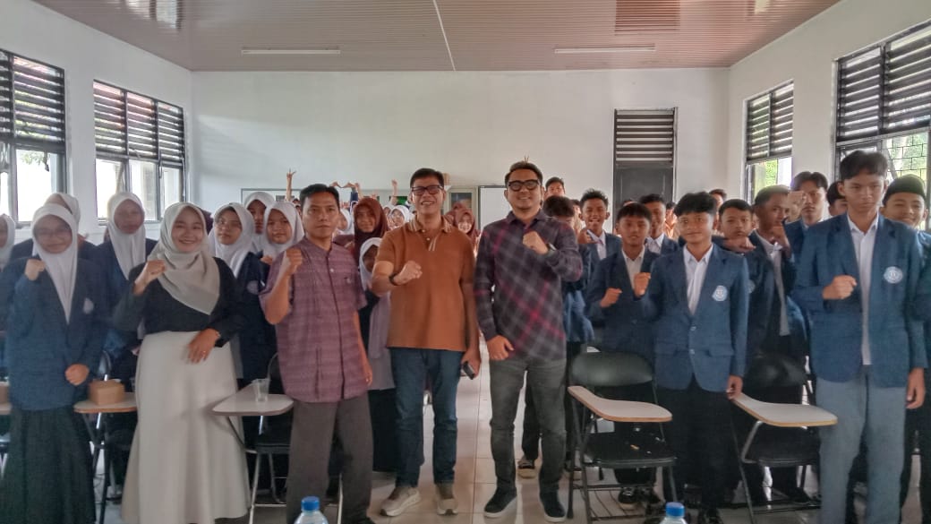 Kang Onnie Turun ke Sekolah, Tanamkan Pendidikan Demokrasi ke Siswa SMP di Cianjur