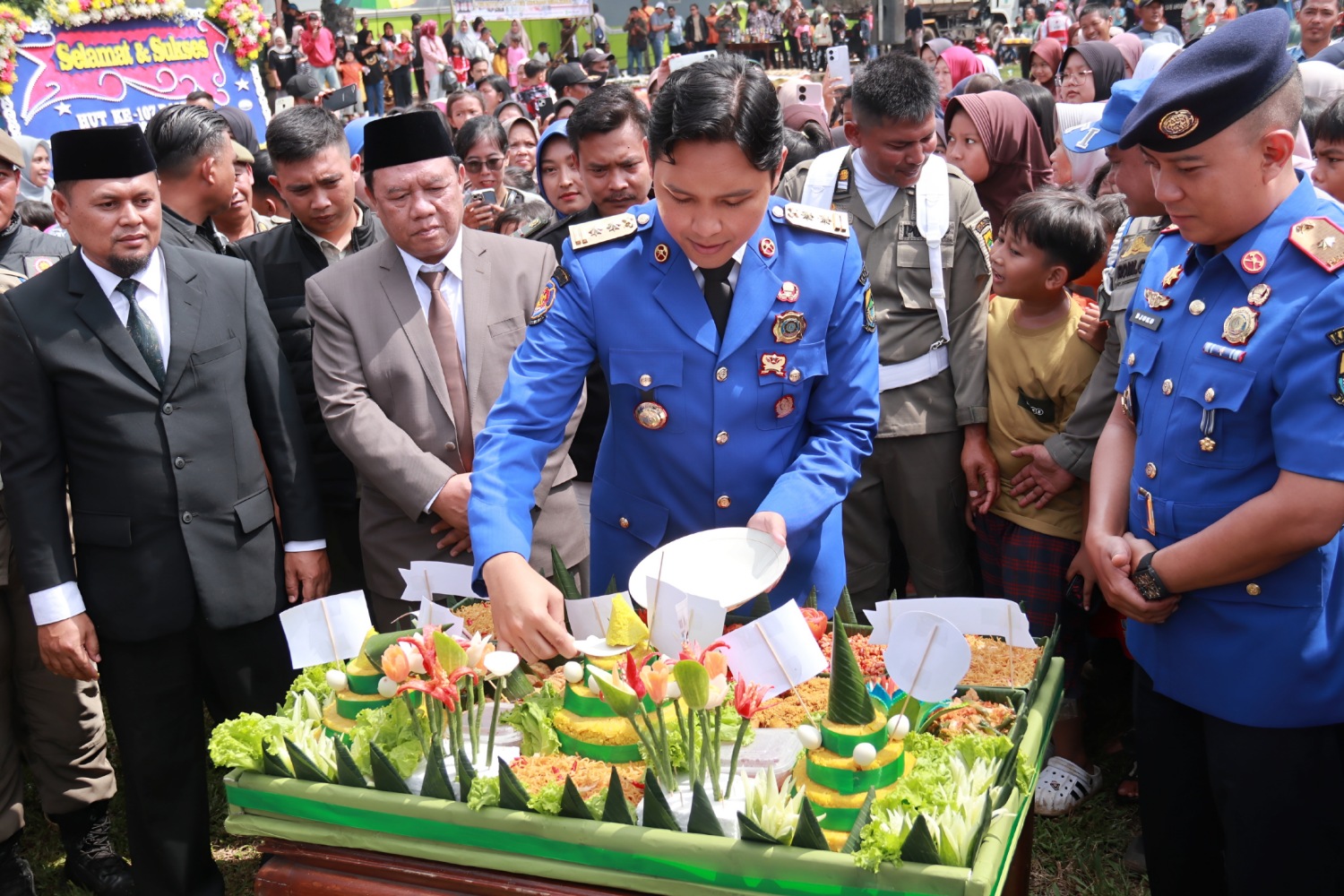 HUT Damkar, Satpol PP, dan Satlinmas di Cianjur Meriah, Ribuan Rokok Ilegal dan Miras Dimusnahkan