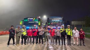 Ribuan Buruh Asal Sukabumi Bergerak ke Monas, Dikawal Ketat Polisi sejak Dini Hari