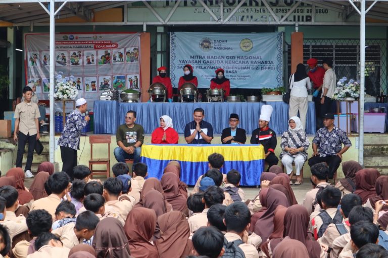 Ganjar Ramadhan Apresiasi MBG Prasmanan di MTsN 5 Cianjur, Siswa Lebih Antusias, Pemborosan Dapat Ditekan
