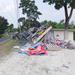 Truk Oleng di Jalur Alternatif Jonggol Cianjur, Satu Penumpang Motor Tewas