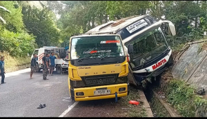 Bus Marita Cianjur–Jakarta Kecelakaan di Cugenang, Puluhan Penumpang Luka Ringan