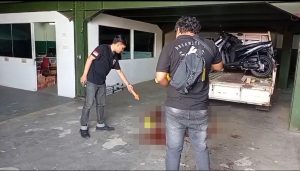 Brutal di Siang Hari! Satpam Tewas Dibacok di Gudang Motor Cianjur, Aksi Pelaku Terekam CCTV