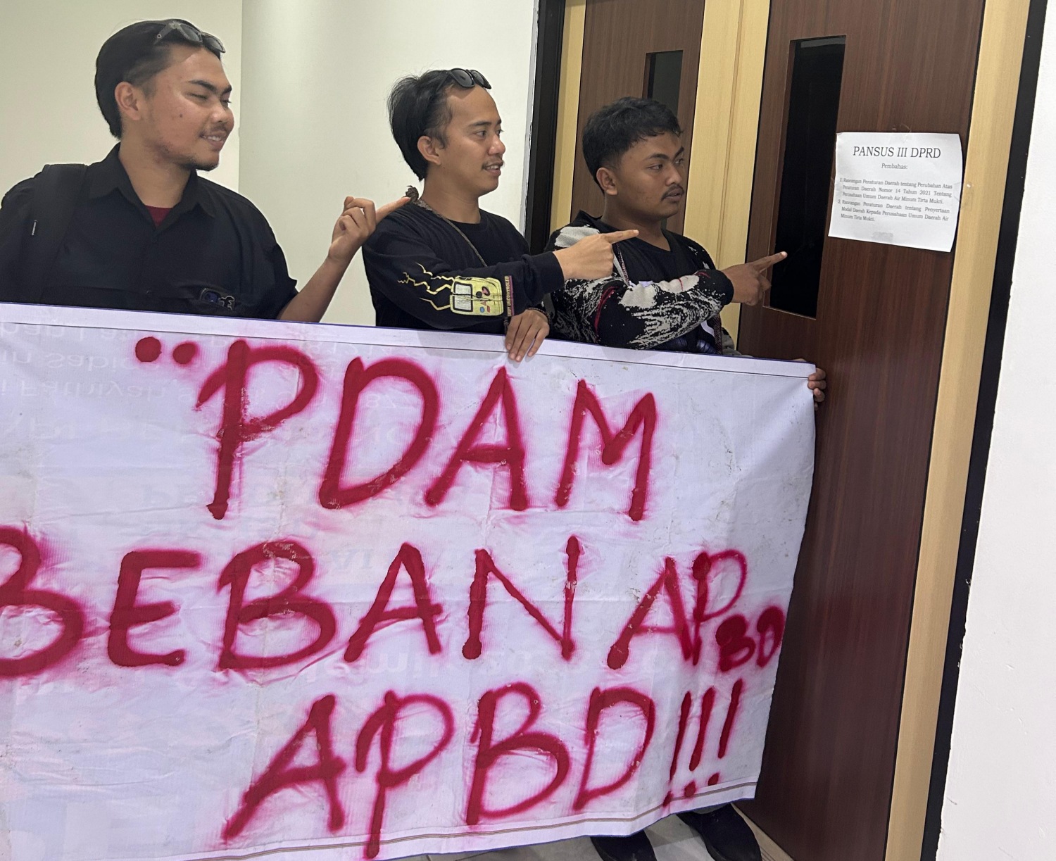 Belum Reda Spanduk “SANUSI”, DPRD Cianjur Kembali Disentil Tulisan “PDAM Beban APBD”