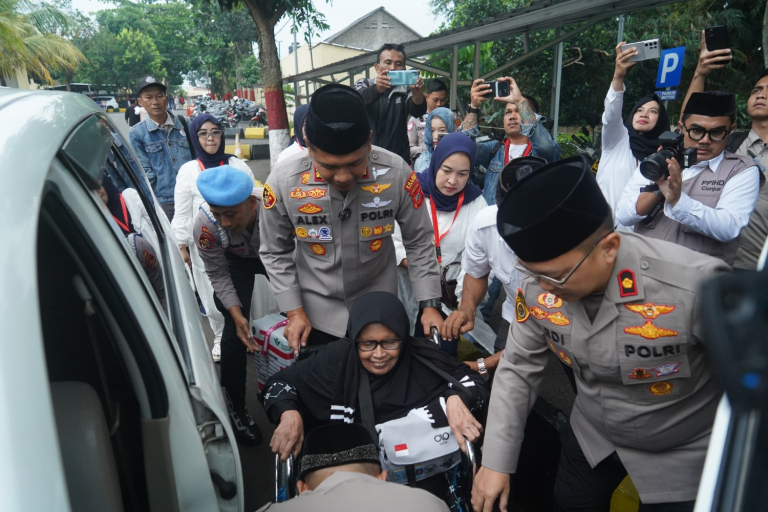 73 Calon Jemaah Haji Menginap di Mako Polres Cianjur Sebelum Berangkat ke Embarkasi Bekasi