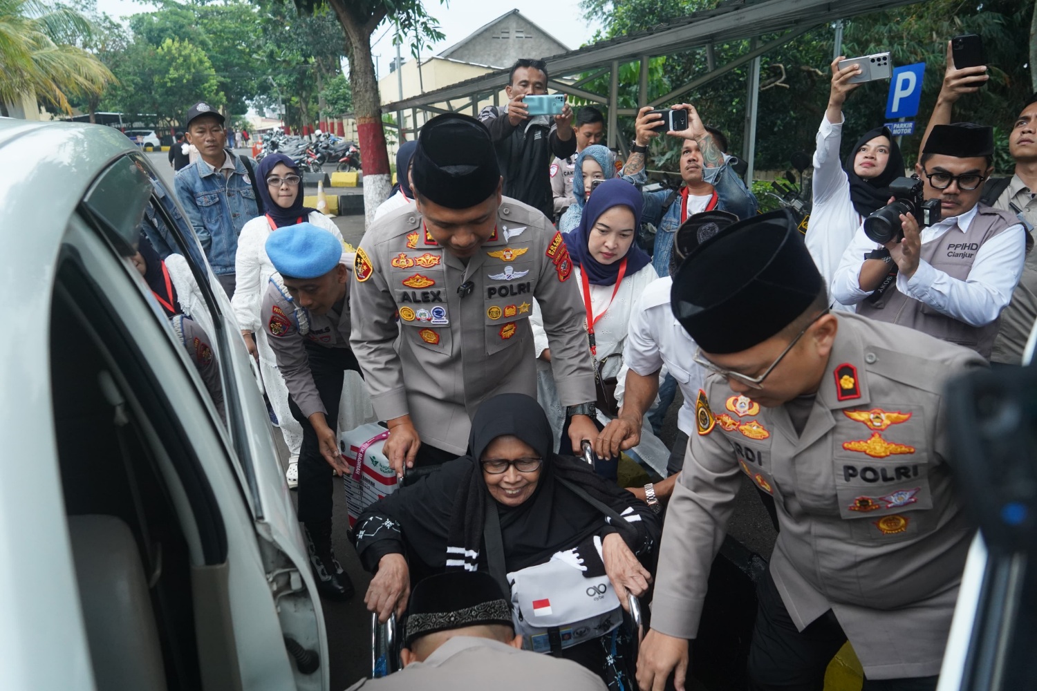 73 Calon Jemaah Haji Menginap di Mako Polres Cianjur Sebelum Berangkat ke Embarkasi Bekasi