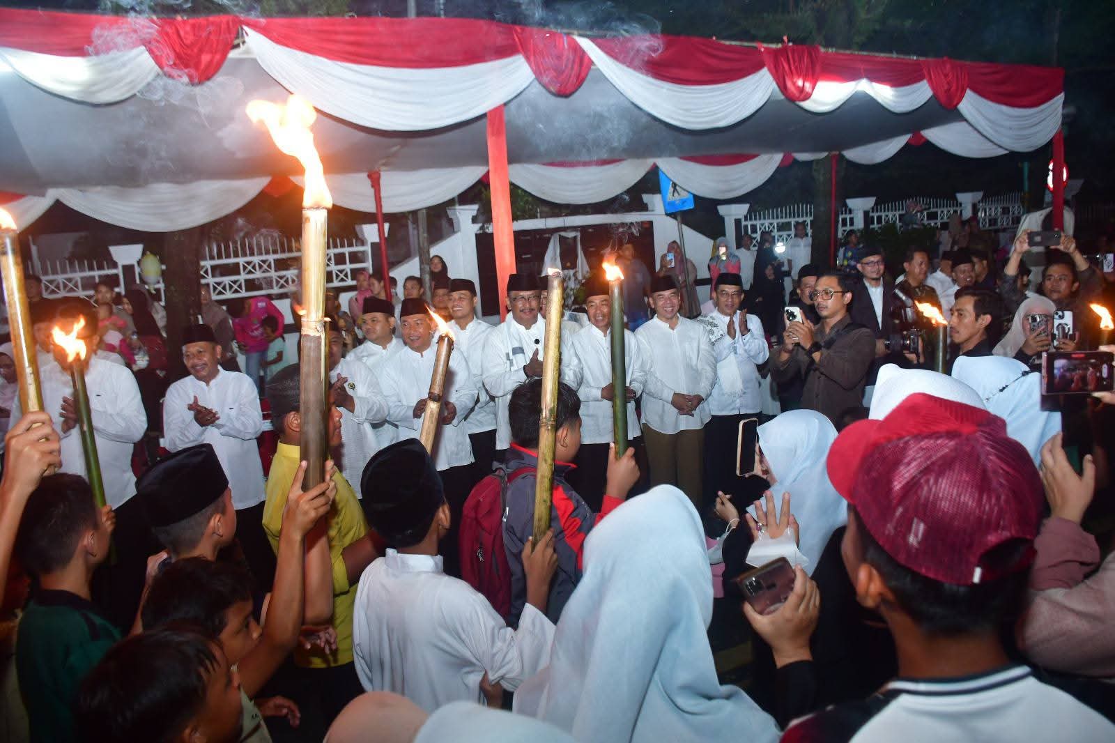 Bupati Sukabumi Lepas Pawai Obor 1 Muharram 1448 Hijriah di Palabuhanratu