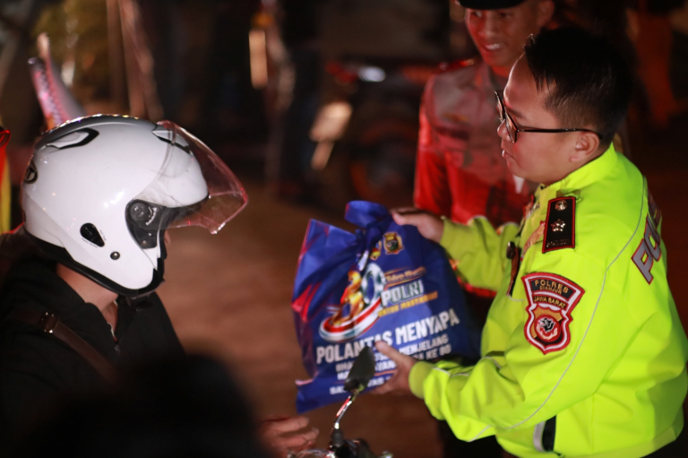 Sambut Hari Bhayangkara ke-80, Polres Cianjur Tertibkan Knalpot Brong dan Bagikan Ratusan Paket Sembako